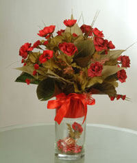 yapay güllerden vazo  9 gül  Kırklareli çiçek satışı 