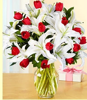  Kırklareli yurtiçi ve yurtdışı çiçek siparişi  3 kazablanka 10 kırmızı gül vazosu