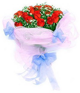  Kırklareli yurtiçi ve yurtdışı çiçek siparişi  11 adet kırmızı güllerden buket modeli