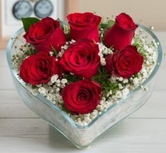 Kalp içerisinde 7 adet kırmızı gül  Kırklareli uluslararası çiçek gönderme 