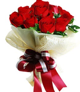 9 adet kırmızı gülden buket tanzimi  Kırklareli uluslararası çiçek gönderme 
